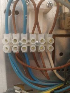 012. Bornier / Socle de connexion
