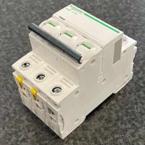 Fusible automatique 3 x 16A