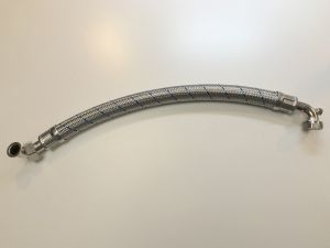 079. Tuyau flexible avec raccord dair