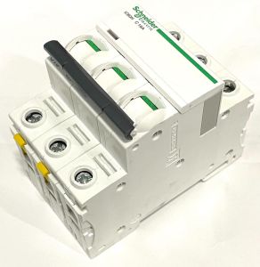 030C. Fusible automatique 3 x 16A pour FVP840/860