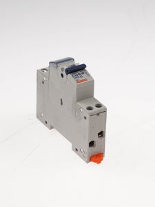002. Fusible automatique Bien sûr